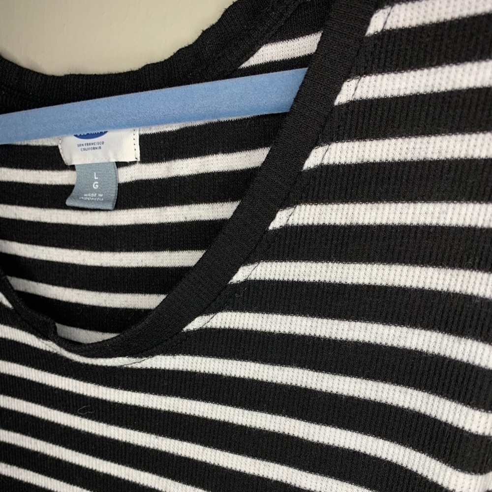 Old Navy Ribbed Tee - Picture 4 of 5